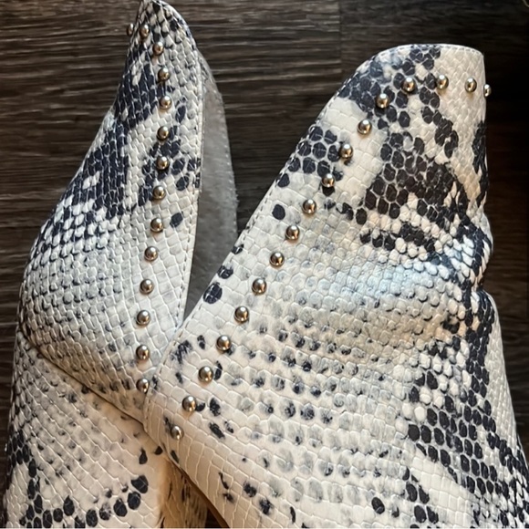 Steve Madden Booties - Picture 2 of 7